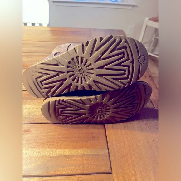 UGG Boots Classic Short 1/2 calf in burnt cedar; SIZE 8 - Picture 6 of 10